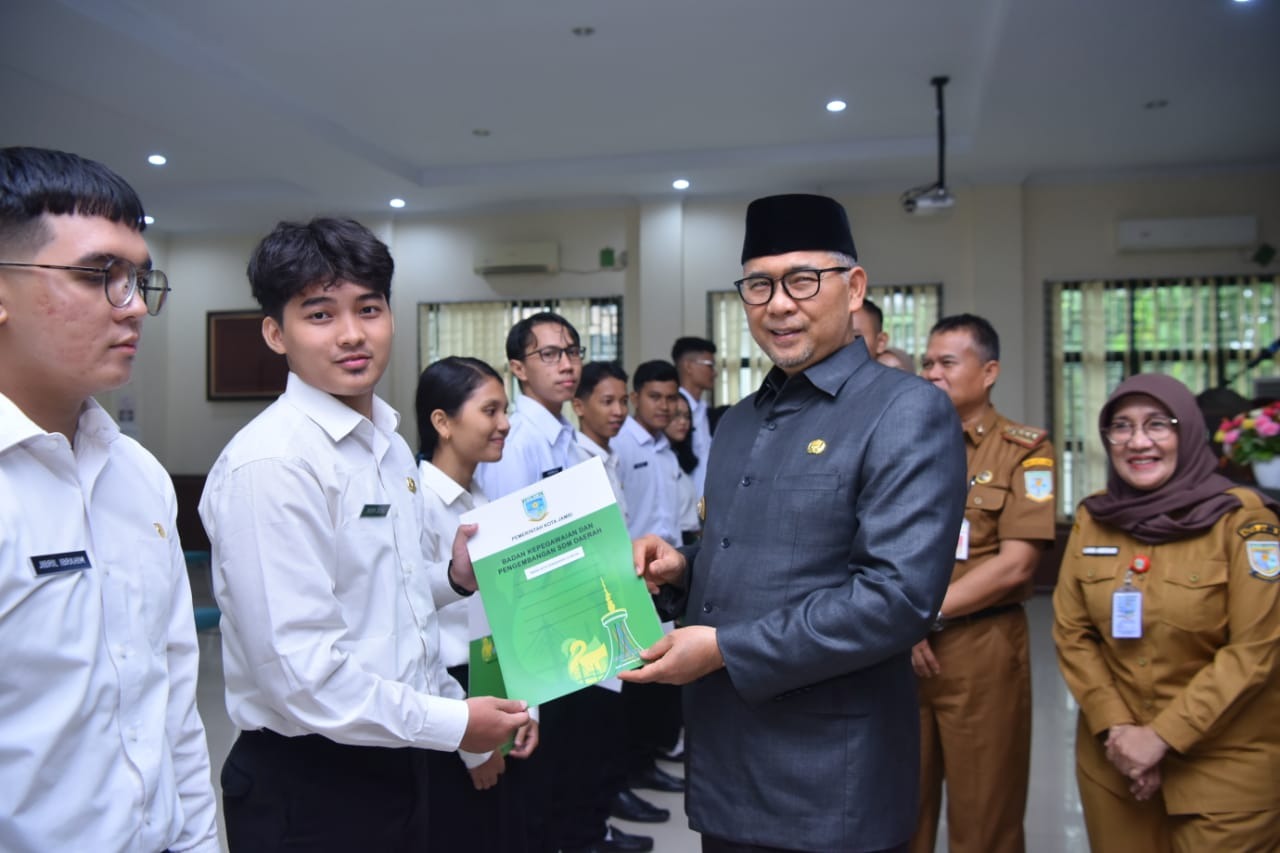 cover Wali Kota Fasha Serahkan SK CPNS Kota Jambi Lulusan PKN STAN
