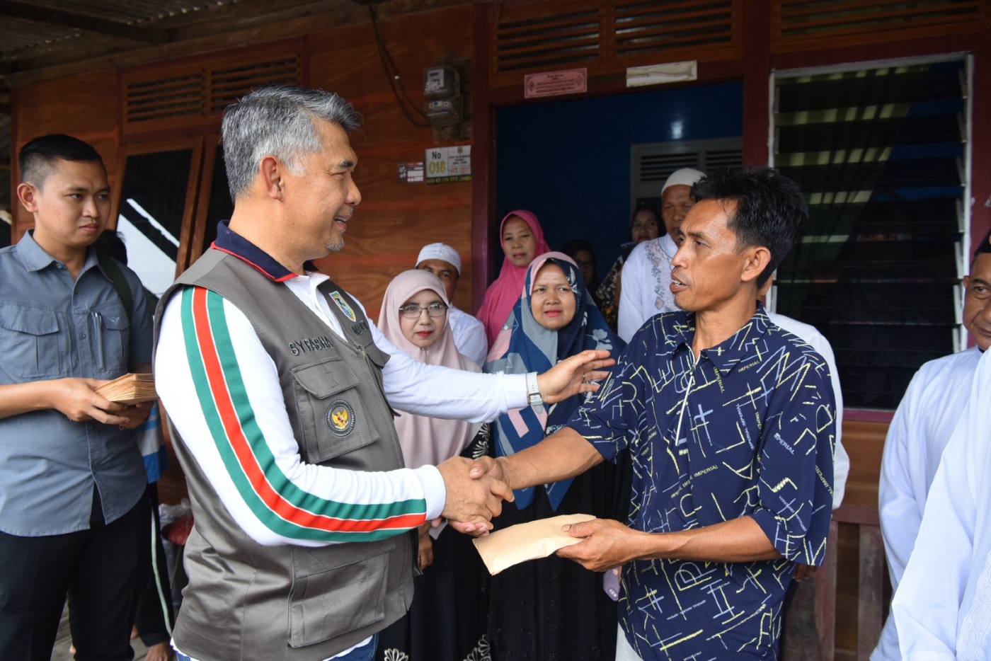 cover Pimpin Misi Kemanusiaan, Fasha Salurkan Bantuan Untuk Teluk Majelis