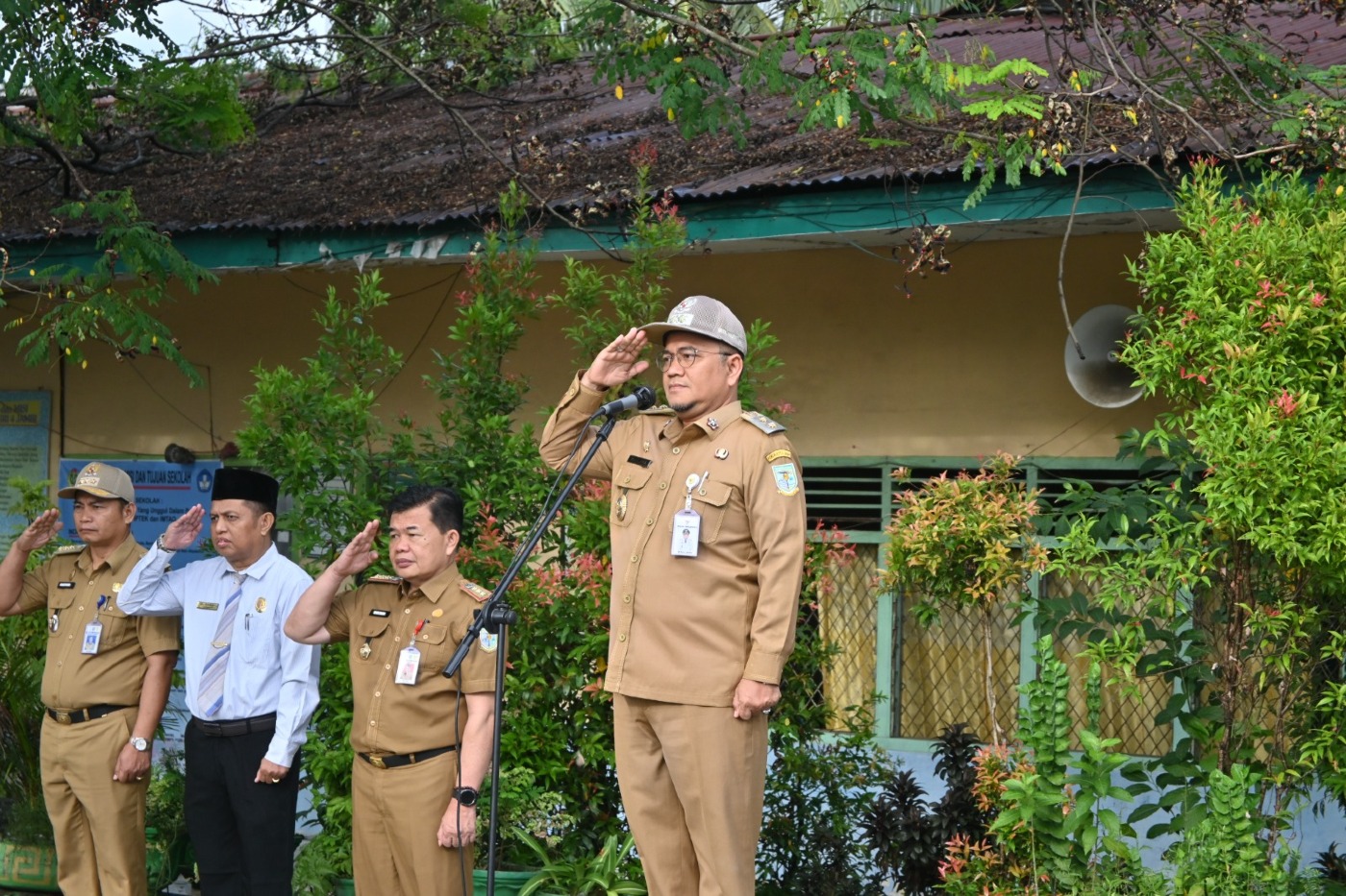 cover Pimpin Upacara Bendera di Sekolah, Wawako Maulana Ajak Pelajar Jadi Generasi Tangguh