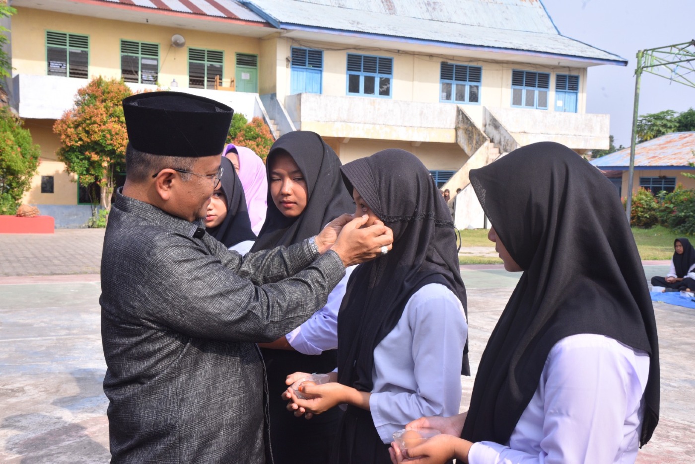 cover Intervensi Spesifik Atasi "Stunting", Wawako Maulana Gelar Aksi Bergizi di Sekolah