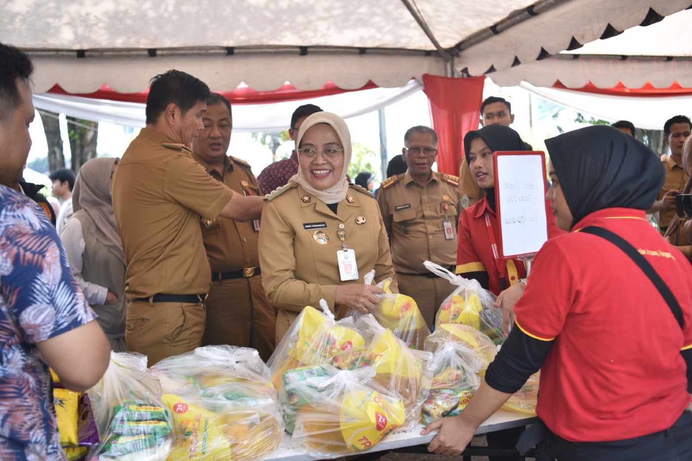 cover Gelar Pangan Murah dan Operasi Pasar Pemkot Jambi, Ludes Diserbu Warga