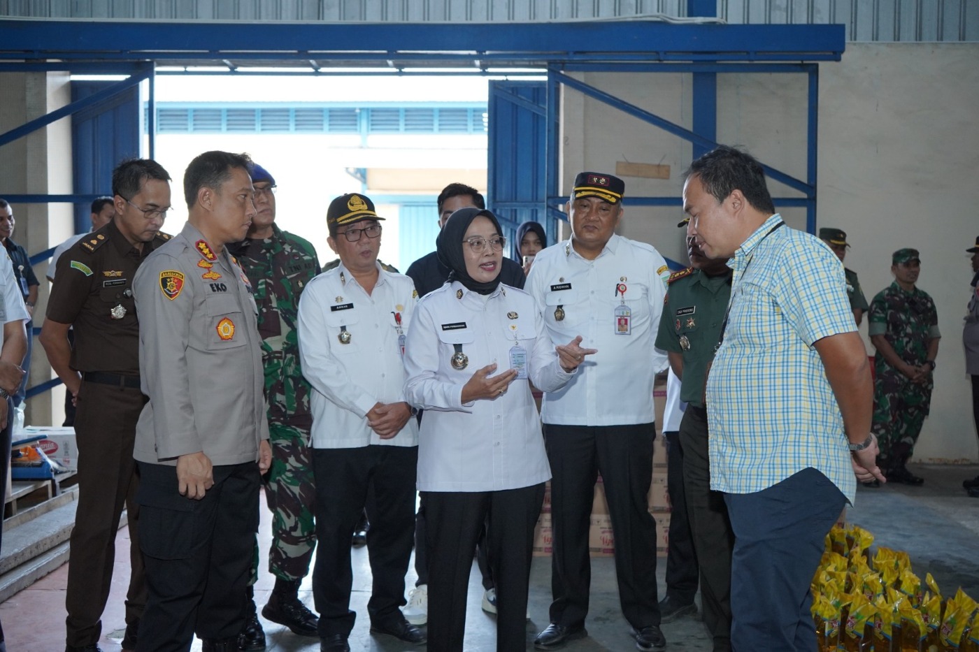 cover Pastikan Stok Aman, Pj Wali Kota Jambi Kunjungi Gudang Bulog Pasir Putih dan Gudang Sri Murti Talang Bakung