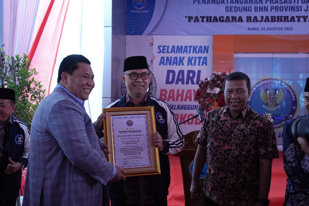 cover Kepala BNN RI Apresiasi Wali Kota Fasha Aktif Berantas Narkoba di Kota Jambi