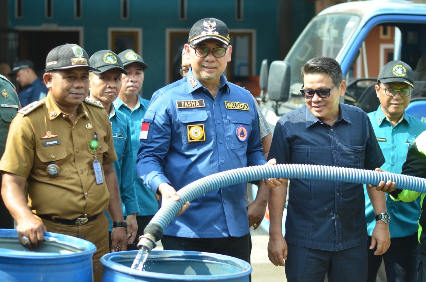 cover Cepat Tanggap, Fasha Salurkan Air Bersih Kepada Warga Kota Jambi