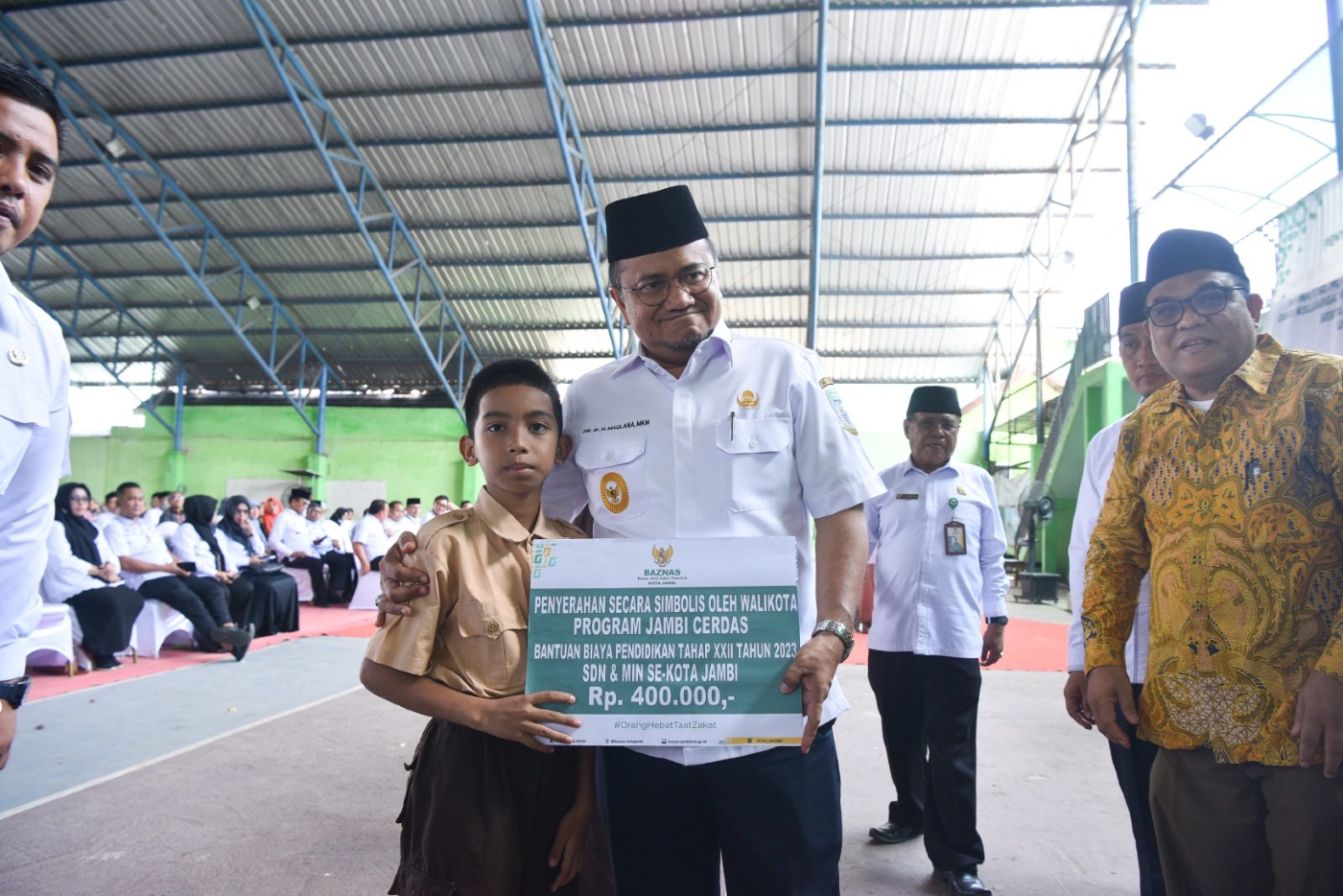 cover Bersama Baznas, Wawako Maulana Salurkan 1,8 Milyar Bantuan Biaya Pendidikan