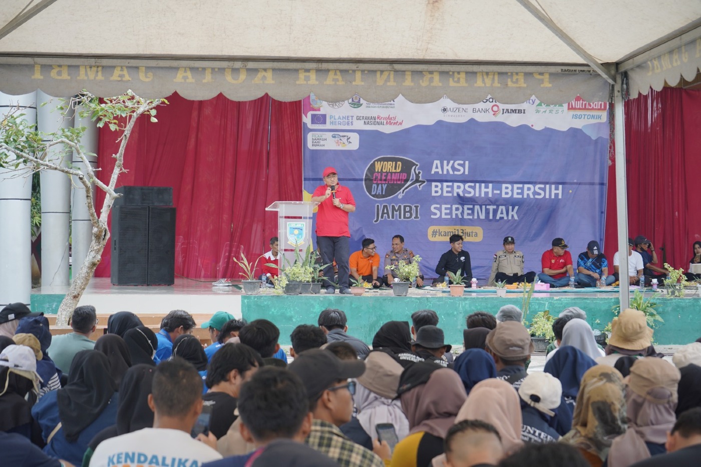 cover World Cleanup Day Kota Jambi, Ratusan Peserta Bersihkan Bantaran Sungai Batanghari