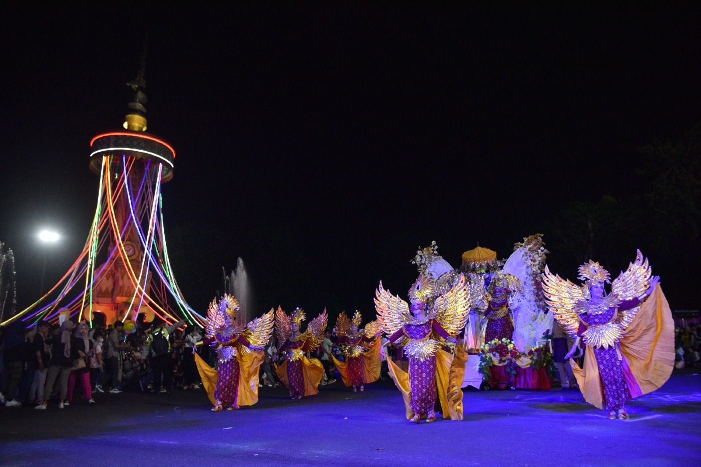 cover Pluralisme Kota Jambi Semarakkan Karnaval Angso Duo di Tugu Keris