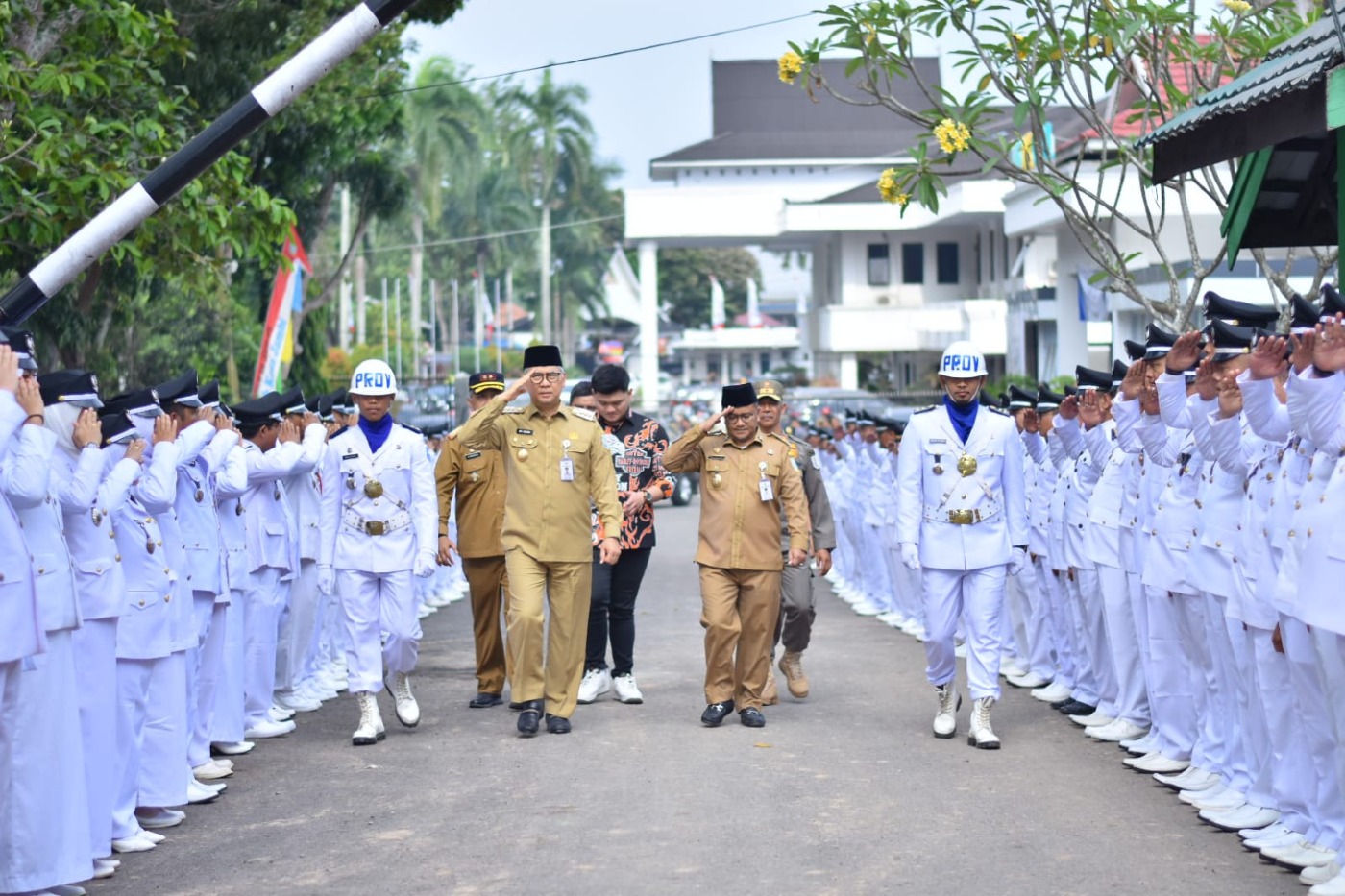 cover Masyarakat Kota Jambi Lepas Fasha-Maulana