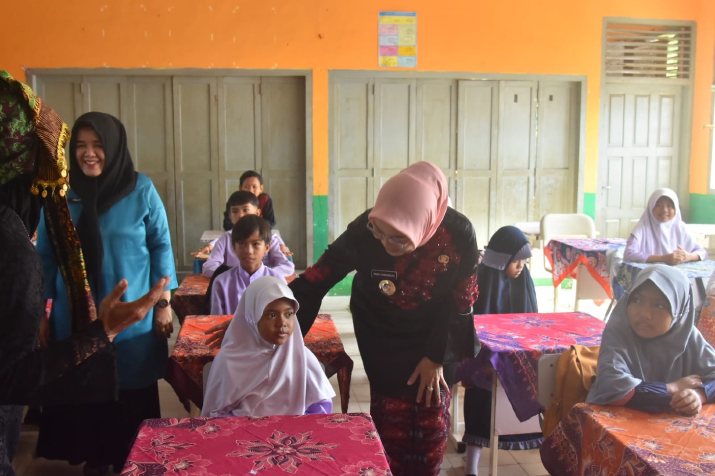 cover Pastikan KBM Kondusif, Sri Purwaningsih Tinjau SDN 212 dan 206