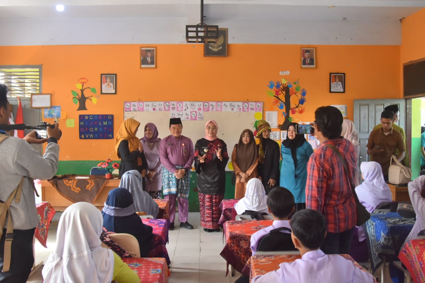 cover Pastikan KBM Kondusif, Sri Purwaningsih Tinjau SDN 212 dan 206