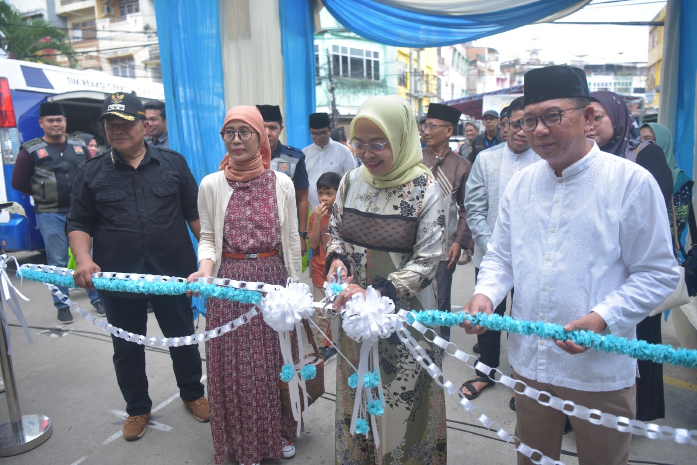 cover Berbagi Buka Pasar Bedug ; Pj Wali Kota di Pasar, Sekda di Jelutung
