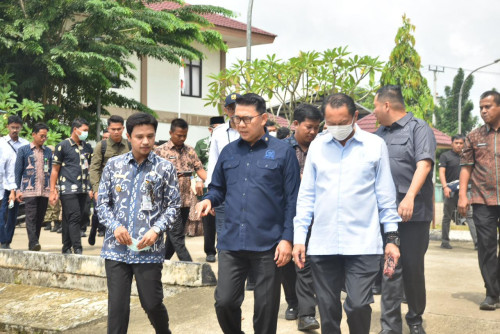 cover Wawako Diza Dampingi Kunker Komisi XII DPR-RI : Apresiasi TPA Talang Gulo dengan Sistem Sanitary Landfill