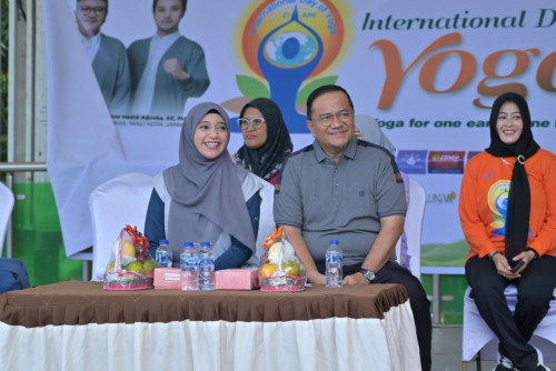 cover Yoga Massal di Lapangan Kantor Wali Kota Jambi Semarakkan Peringatan Hari Yoga Internasional