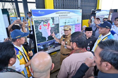 cover Bangun Sinergi Tangani Banjir, Wali Kota Maulana Gandeng Pemprov Jambi dan Komisi V DPR RI