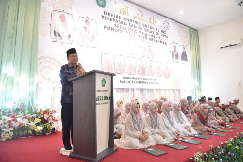 cover Wisuda 30 Juz di Arrahman, Wali Kota Maulana : "Jadi Hafizh Itu Karunia, Jadikan Al-Quran Pedoman Hidup"