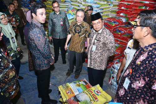 cover Sidang Gudang dan Retail, Wali Kota Maulana : "Tidak Perlu Panik Ketersediaan dan Kualitas Beras Masih Terjaga"
