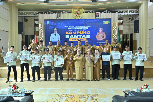 cover Sukseskan Kampung Bantar, Pj Wali Kota Jambi : "Ketua RT, Teruslah Berinovasi Dan Menjadi Motor Penggerak"