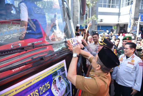 cover Bersama Gubernur, Wali Kota Jambi Lepas Mudik Gratis 2025 : 164 Pemudik Diberangkatkan