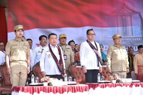 cover PILKATE : Wamendagri dan Gubernur Kompak Puji Wali Kota Jambi,Bima Arya: "Saya akan lapor Menteri dan Presiden"