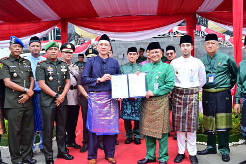 cover Peringatan HUT Kota Jambi Bersejarah, Maulana Teken MoU Resmikan Bus Listrik Petama di Provinsi Jambi