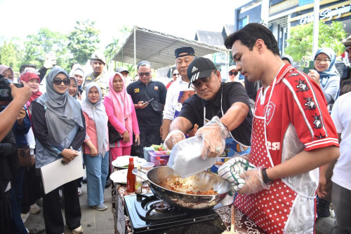 cover Meriah! Dari Nasi Goreng Hingga Tarik Tambang, Semarak HUT Kota Jambi Penuh Tawa dan Kebersamaan